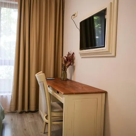 Apartment Quiet Corner By The Palace